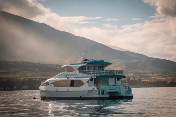 How to travel between islands in Hawaii.