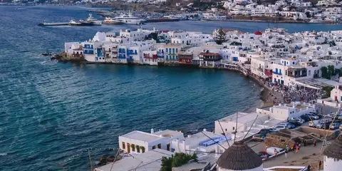 Mykonos Travel Guide – Beaches, Dining & Local Spots
