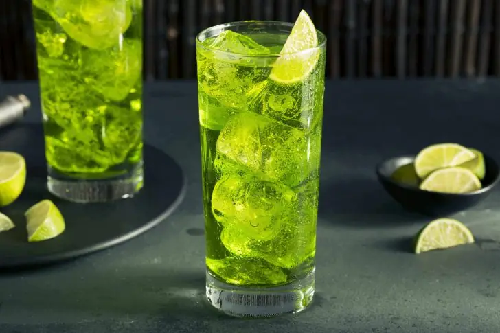 glass that has tokyo tea recipe cocktail