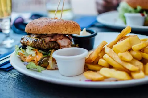What NOT to Eat Before a Flight