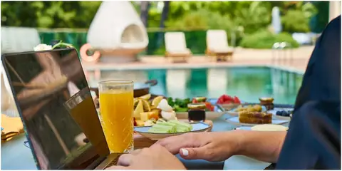 Here’s How You Can Lead Your Life as a Digital Nomad if You Hate Your Desk Job!